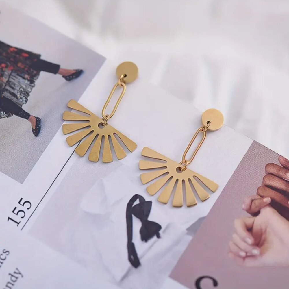 ๐50% OFF/3+...Fan and Paper Clip Shape Dangle Earrings (Gold color) - Picture 4 of 7